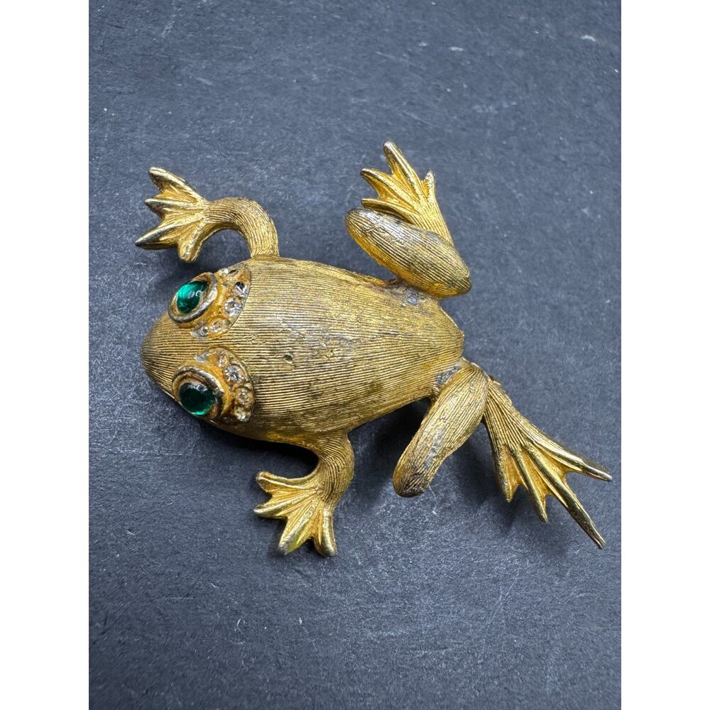 Vintage SAO Gold-Tone Textured Frog Brooch Pin Green Rhinestone Eyes 35.5mm